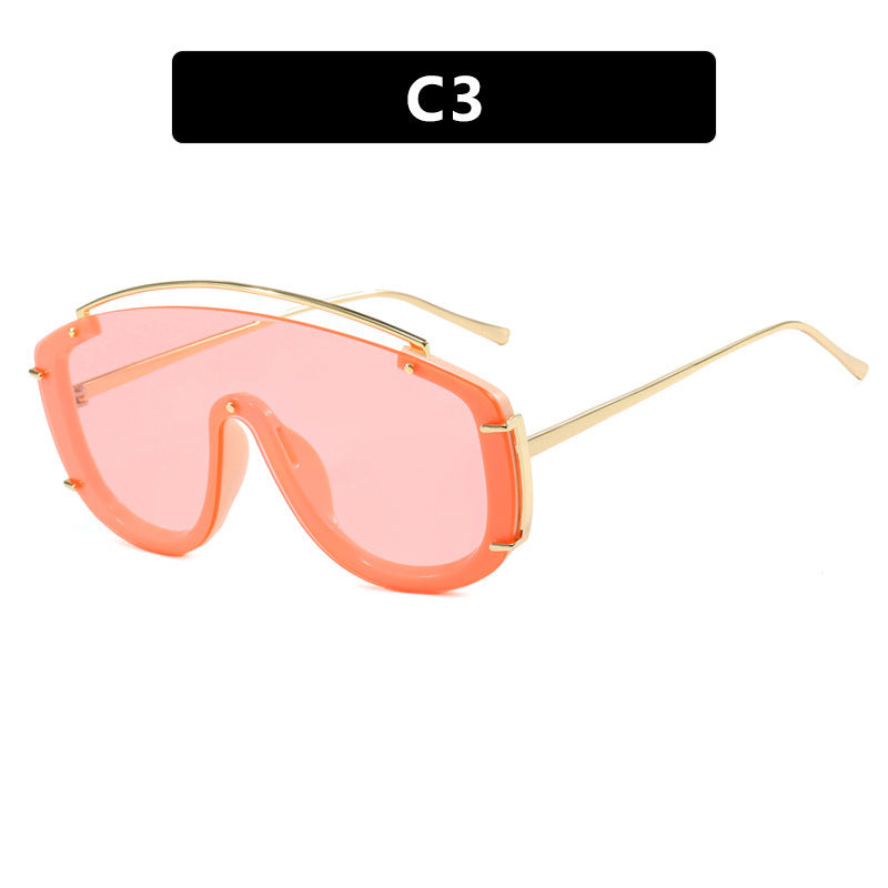 Women's masculine sunglasses with fashionable gradients and golden details Bowlift