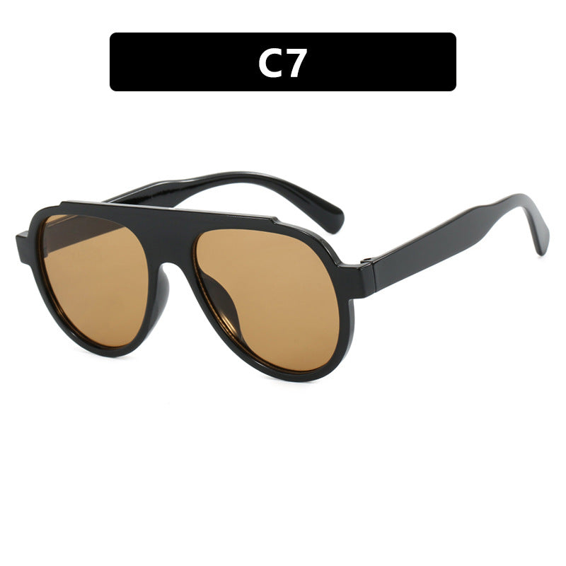 Women Vintage-Style Sunglasses with Elegant Plastic Frame in Leopard Pattern Bowlift