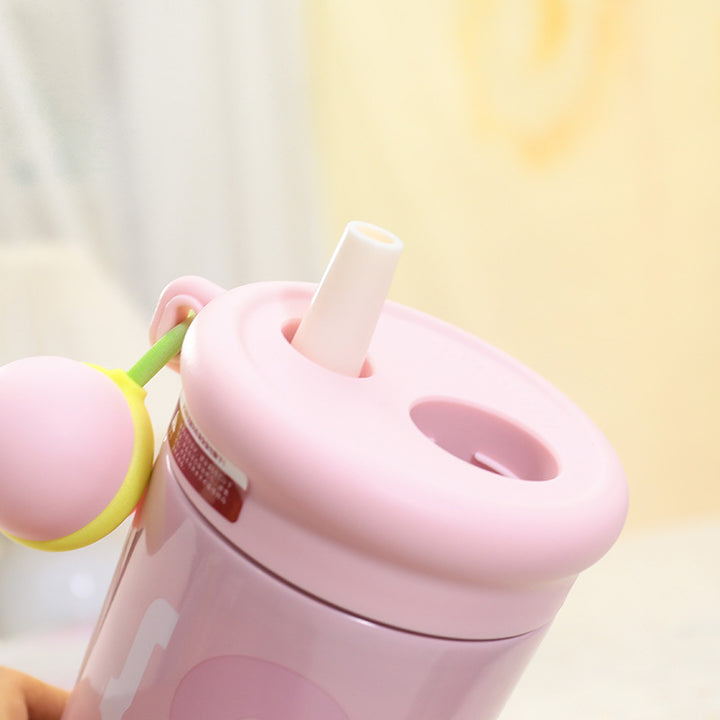 Women's creative drinking bottle with playful lid Bowlift