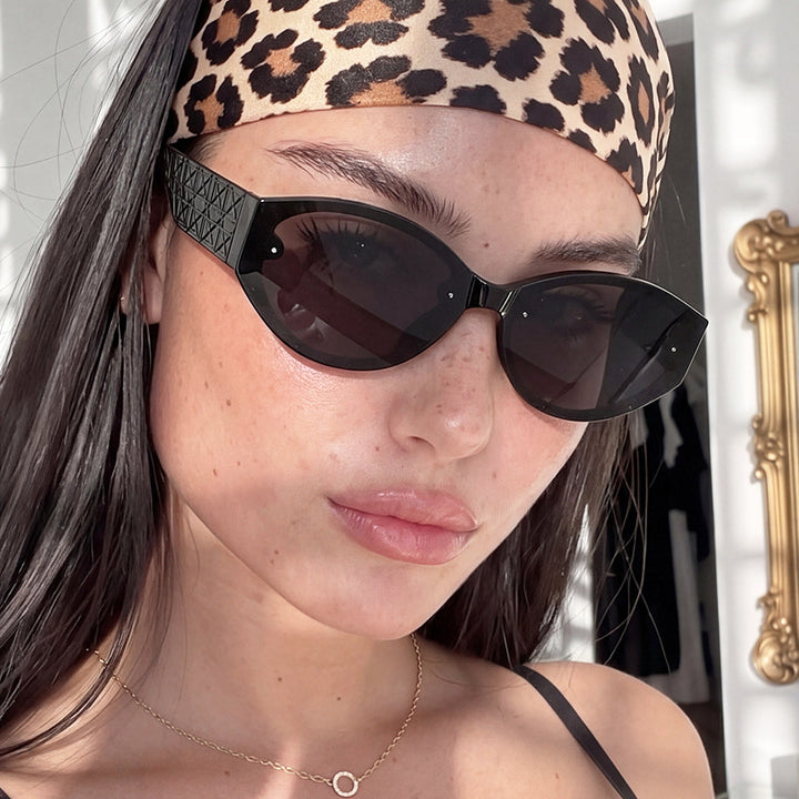 Ladies extravagant Cat-Eye sunglasses with textured frame Bowlift