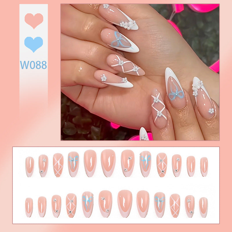 Elegant artificial nails with floral and decorative details Bowlift