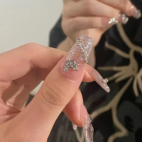 Sparkling nail art with 3D applications Bowlift