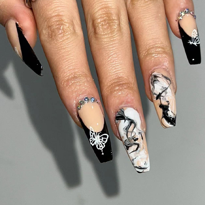 Nail art with heart and lip designs Bowlift