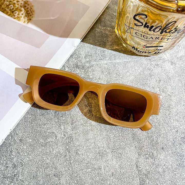 Ladies fashionable sunglasses with a striking design Bowlift
