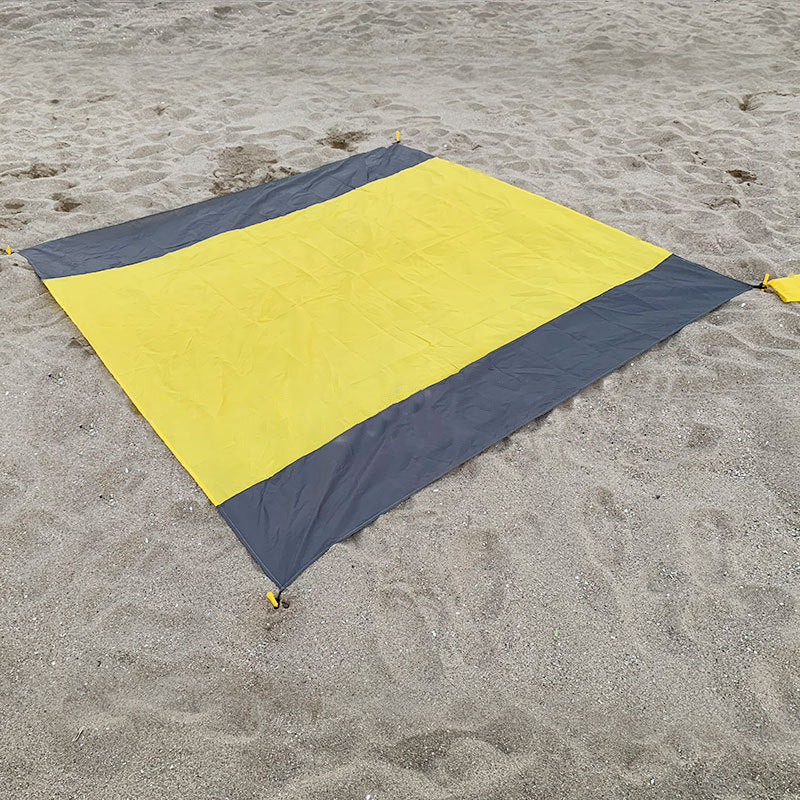 Ladies Outdoor Picnic Blanket Bowlift
