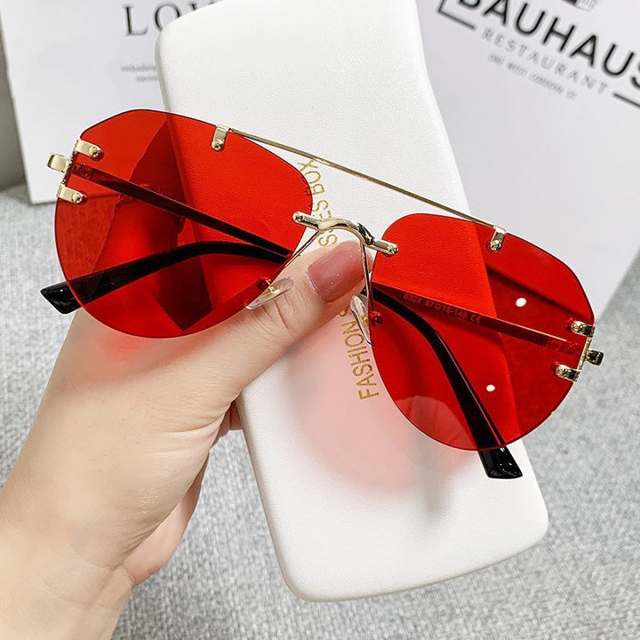 Ladies trendy sunglasses in elegant, polygonal design Bowlift