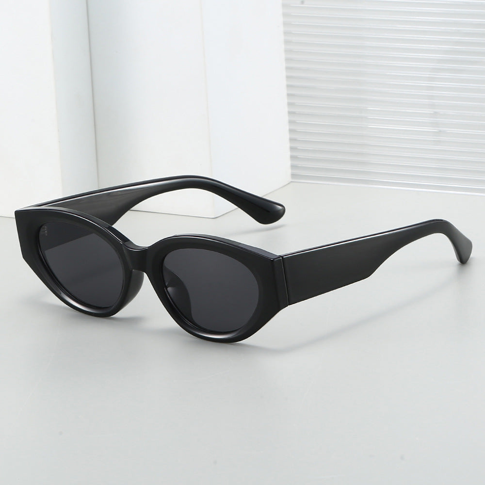 Women Cat-Eye Sunglasses with modern, transparent frame and UV protection Bowlift