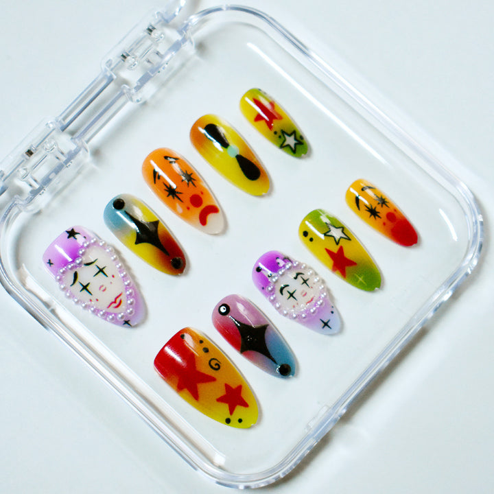 Artistic Kiss-Themed Press-On Nail Art Bowlift