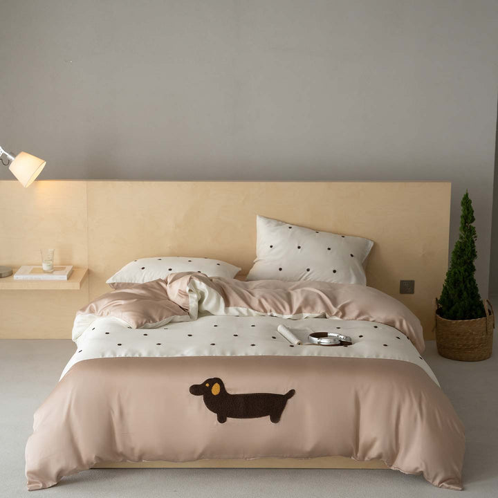 Satin bedding set with dachshund appliqué and fine polka dot pattern Bowlift