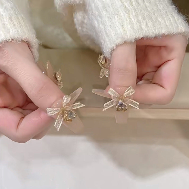 Artificial nail set with elegant 3D patterns and delicate accents Bowlift