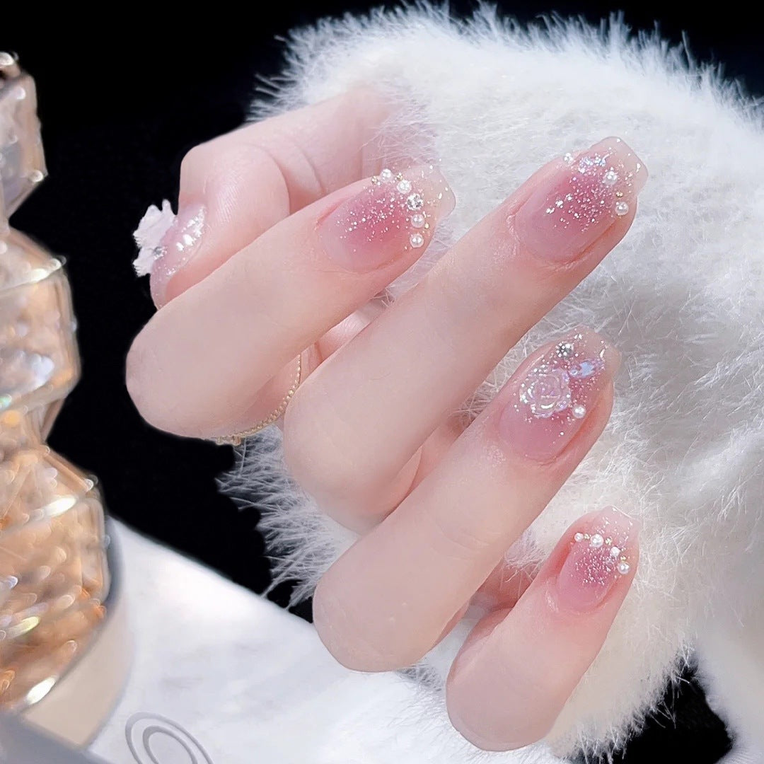 Artificial nail set with sparkling glitter and pearl decorations Bowlift