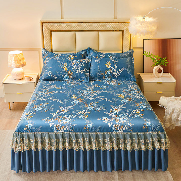 Ladies daybed cover with playful bear motif Bowlift