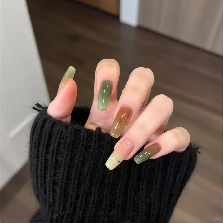 Artificial Nails in Modern Gradient Bowlift