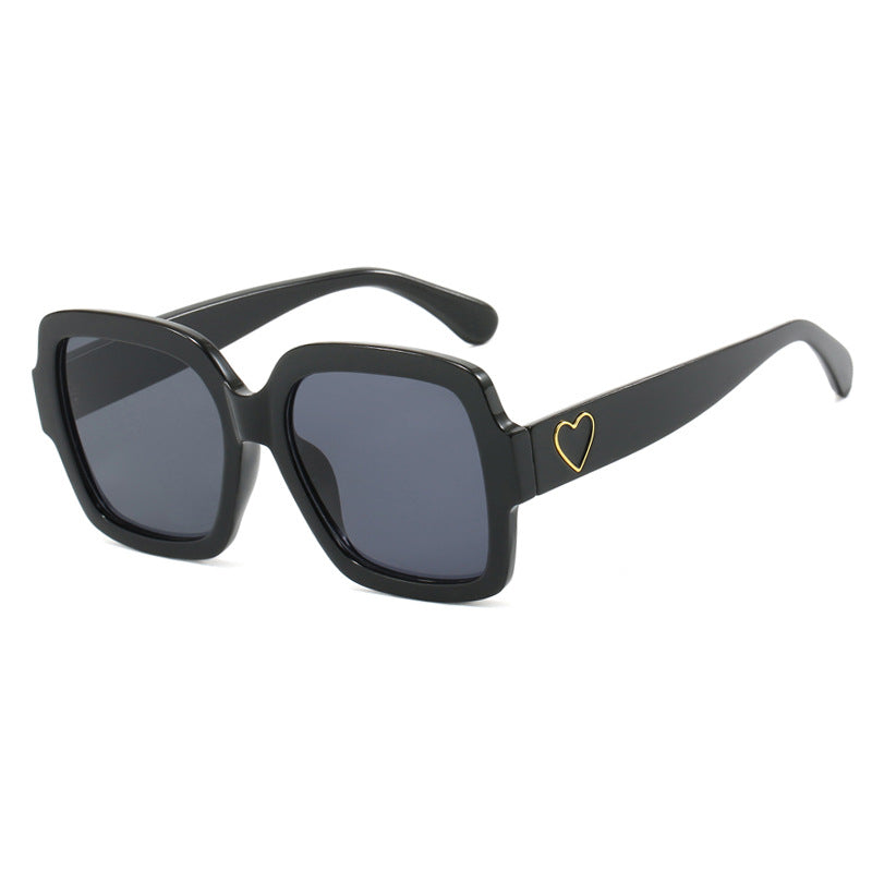 Women's square sunglasses with fashionable heart accent Bowlift
