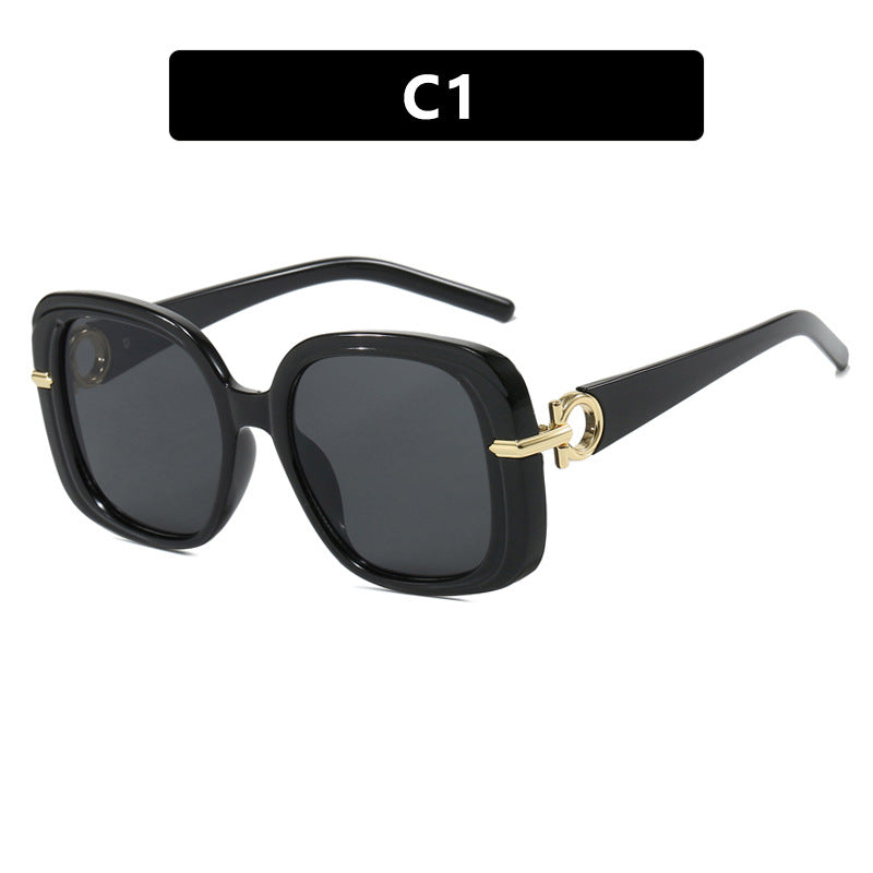 Women's square sunglasses with luxurious metal accent Bowlift