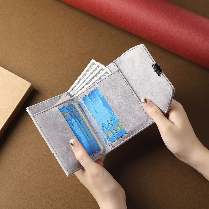 Elegant Textured Leather Card Holder Bowlift