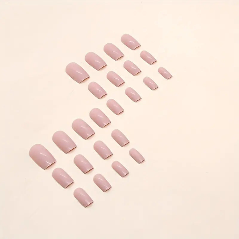 Artificial nail set with glossy finish and elegant accents Bowlift