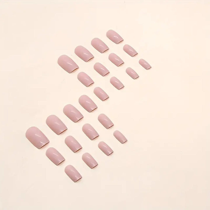 Artificial nail set with glossy finish and elegant accents Bowlift