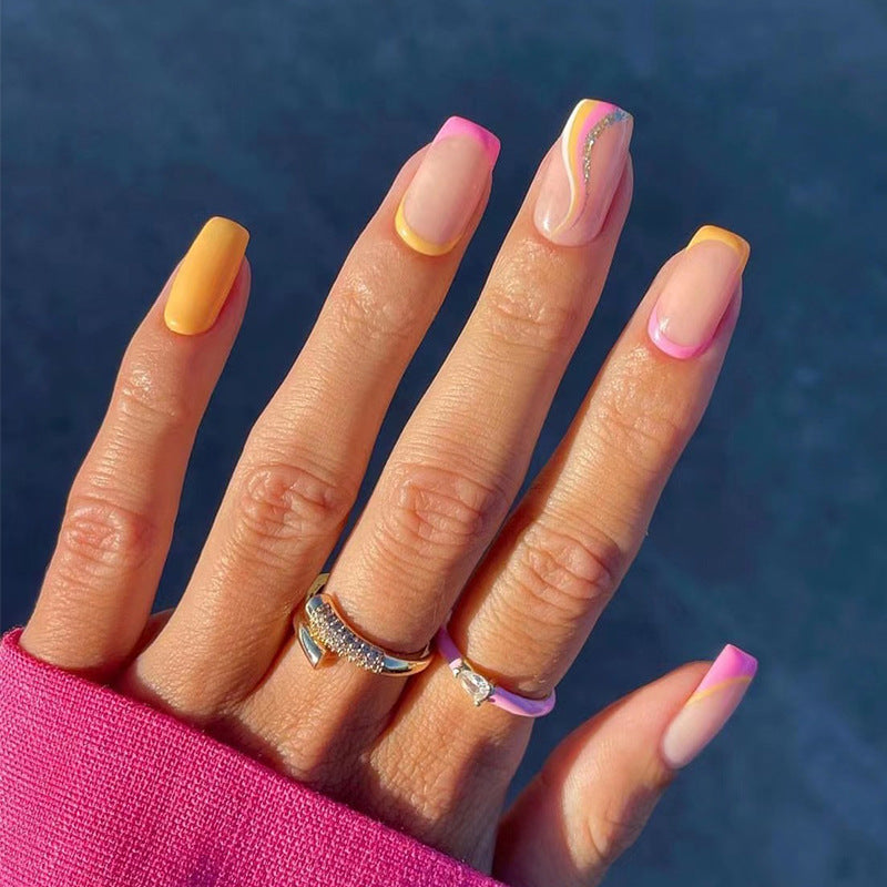 Artificial Nail Art with Trendy Gradient Bowlift