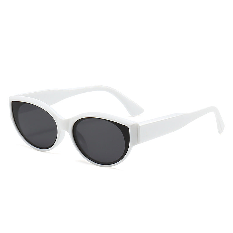 Women Cat-Eye Sunglasses with Clear and Modern Design Bowlift