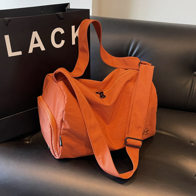 Sporty Carrying Bag with Ergonomic Design Bowlift
