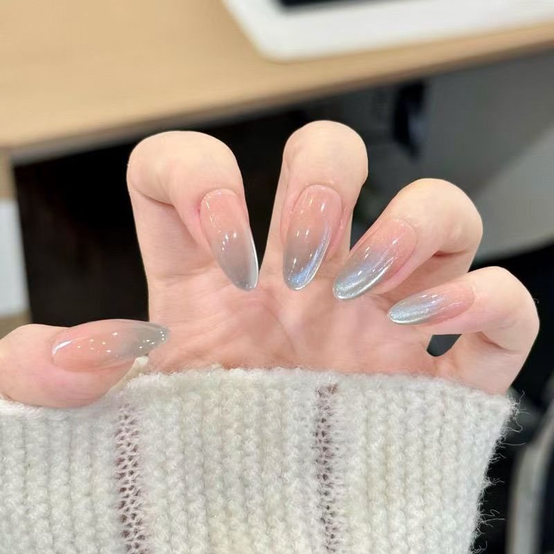 Artificial artificial nails with shimmering pearl effect Bowlift