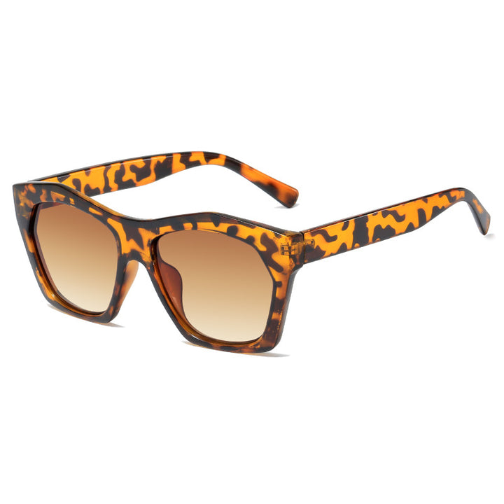 Women's fashionable sunglasses in striking leopard pattern Bowlift
