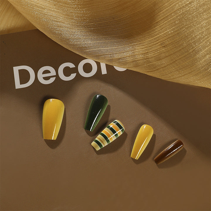 Artificial nails with modern geometric design Bowlift