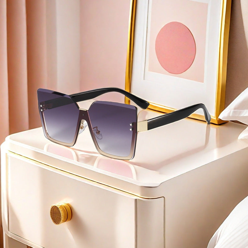 Ladies oversized sunglasses in modern design with UV protection Bowlift