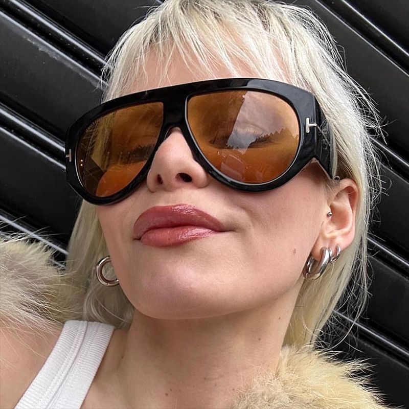 Ladies elegant sunglasses in striking design Bowlift