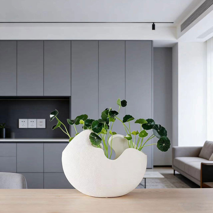 Elegant and modern ceramic vase Bowlift