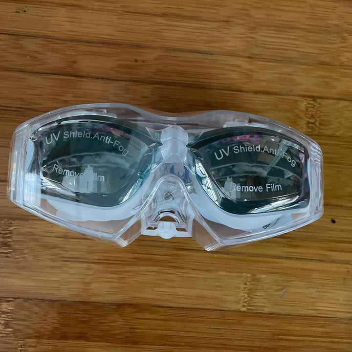 Swim mask with UV protection and anti-fog technology Bowlift