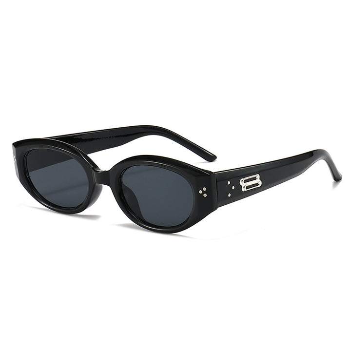Retro-Inspired Oversized Sunglasses