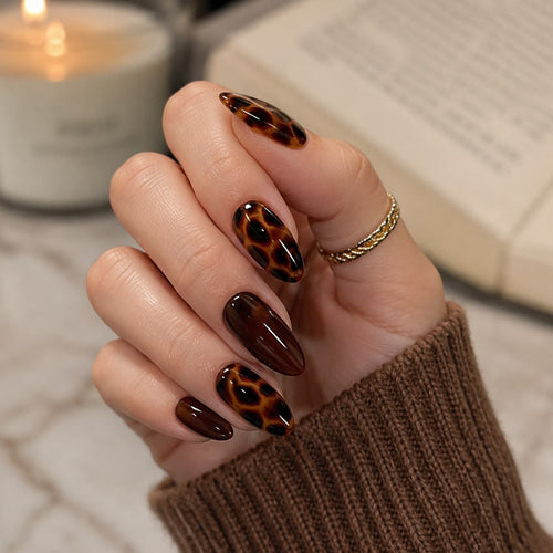 Artful stiletto nails with elegant leopard pattern Bowlift