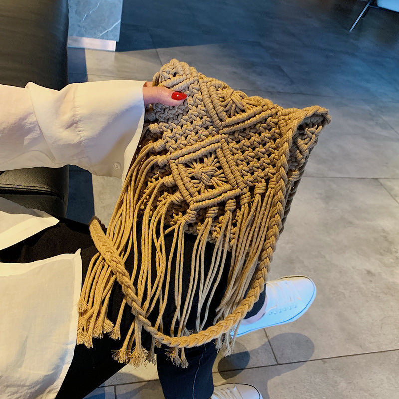 Hand-knotted fringe bag Bowlift
