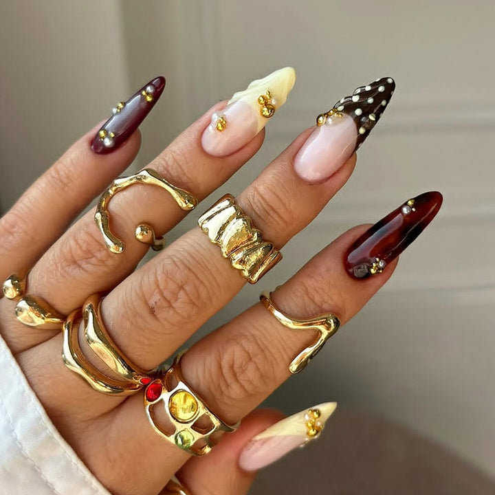Artistic fingernails with gold applications Bowlift