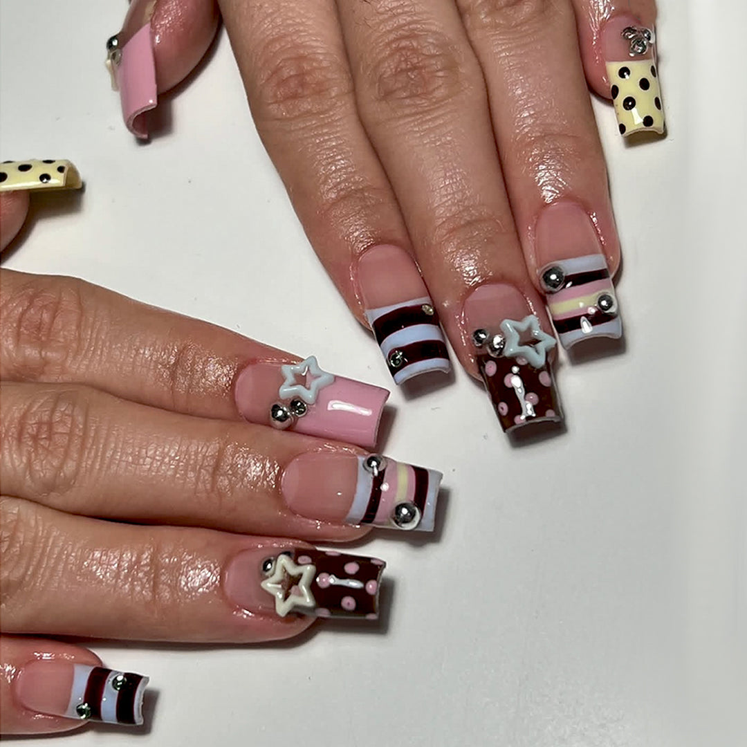 Artificial Fingernails with Playful Design Bowlift