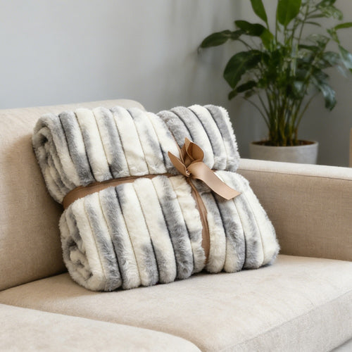 Women's Luxury Cuddle Blanket with Textured Surface Bowlift