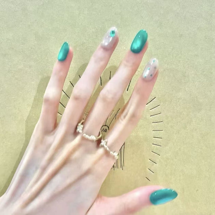 Stylish Press-On Nail Art Set Bowlift