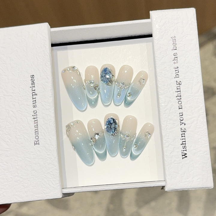 Nail set with Romantic Design and Glitter Elements Bowlift