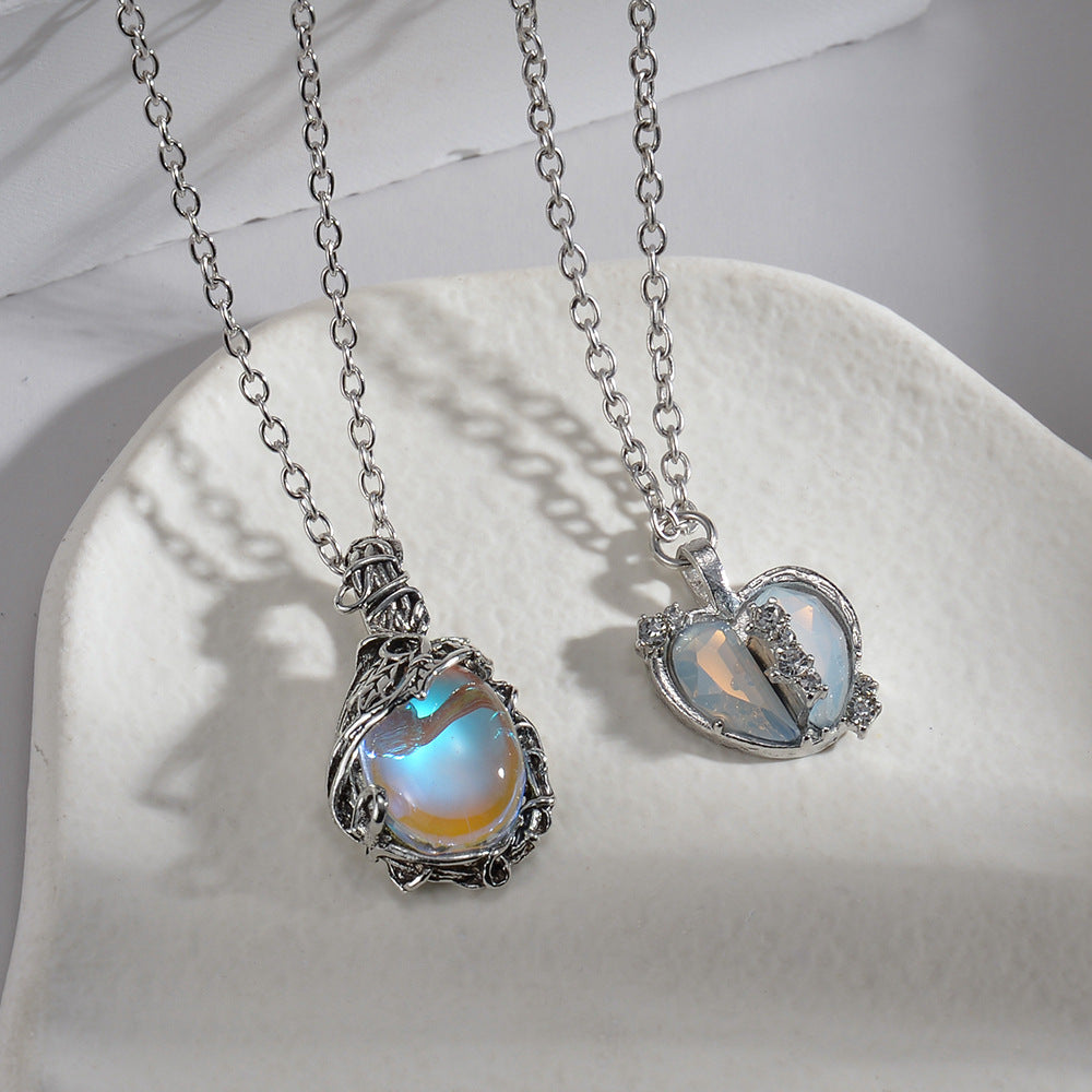 Heart pendant necklace with sparkling accents Bowlift
