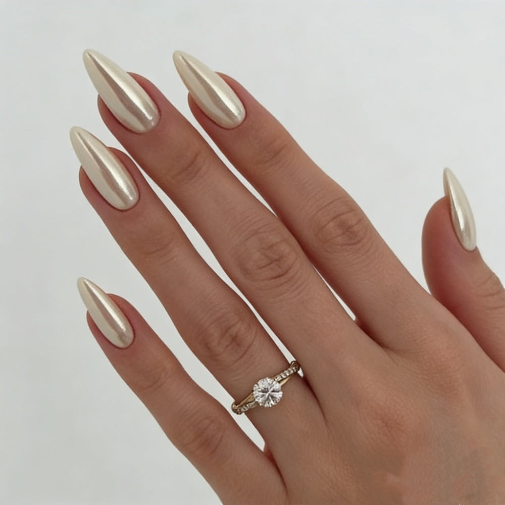 Elegant Artificial Nails in Shimmering Metallic Look Bowlift