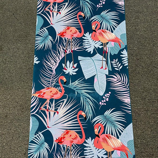 Beach towel with tropical flamingo design Bowlift