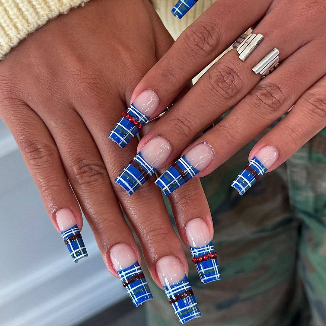 Artificial nails with plaid pattern and glitter stones Bowlift