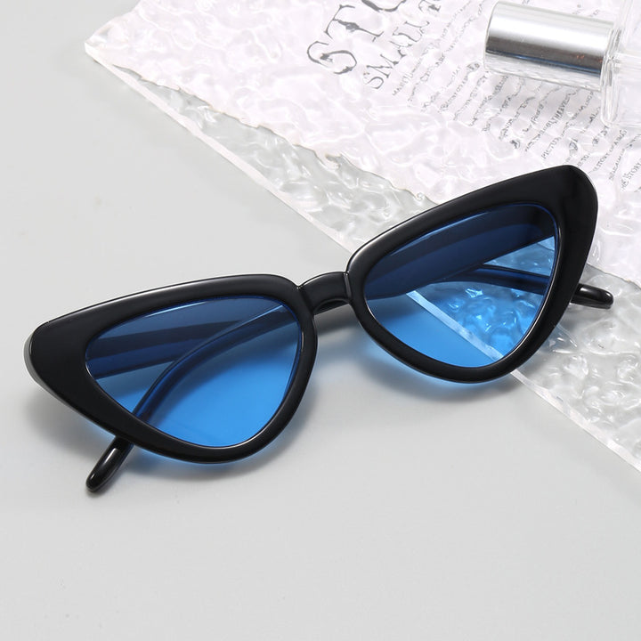 Ladies stylish Cat-Eye sunglasses with striking design Bowlift