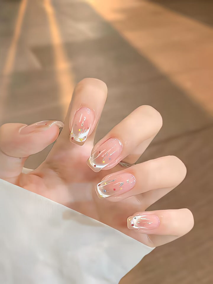 Trendy artificial nails with glitter effects Bowlift