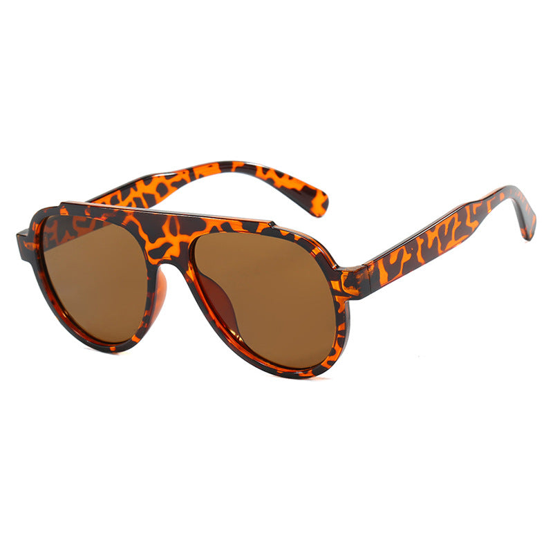 Women's stylish black sunglasses in modern design Bowlift