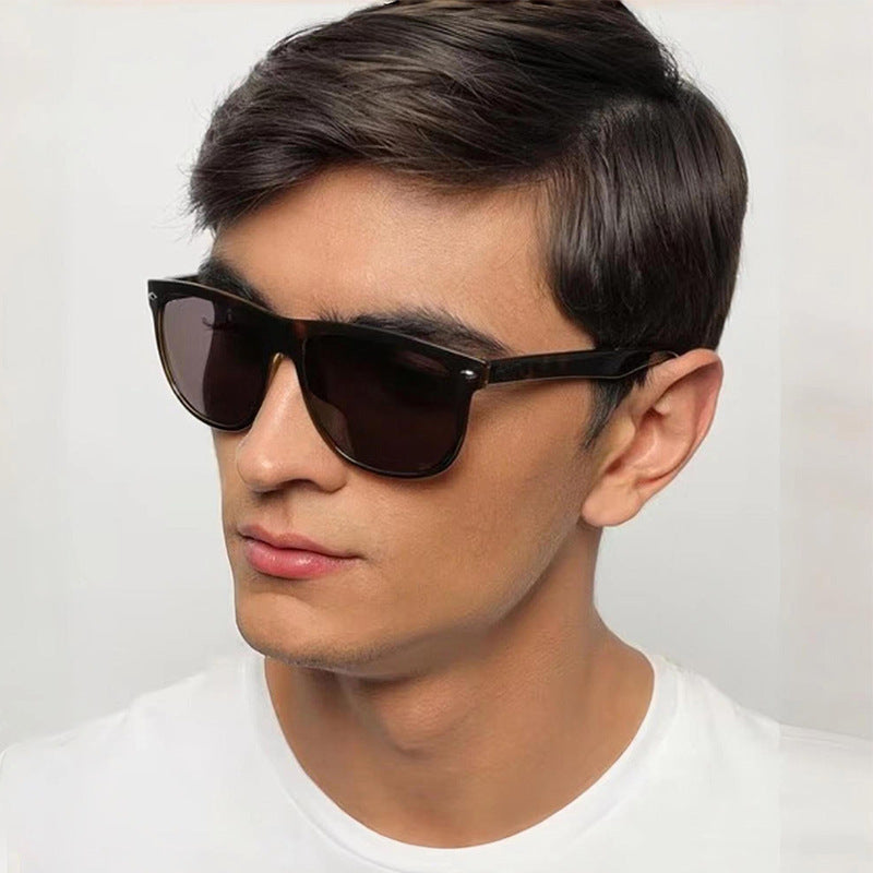 Women's classic sunglasses in trendy rectangular design Bowlift