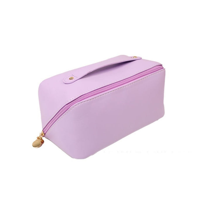 Luxurious cosmetic bag in minimalist design Bowlift