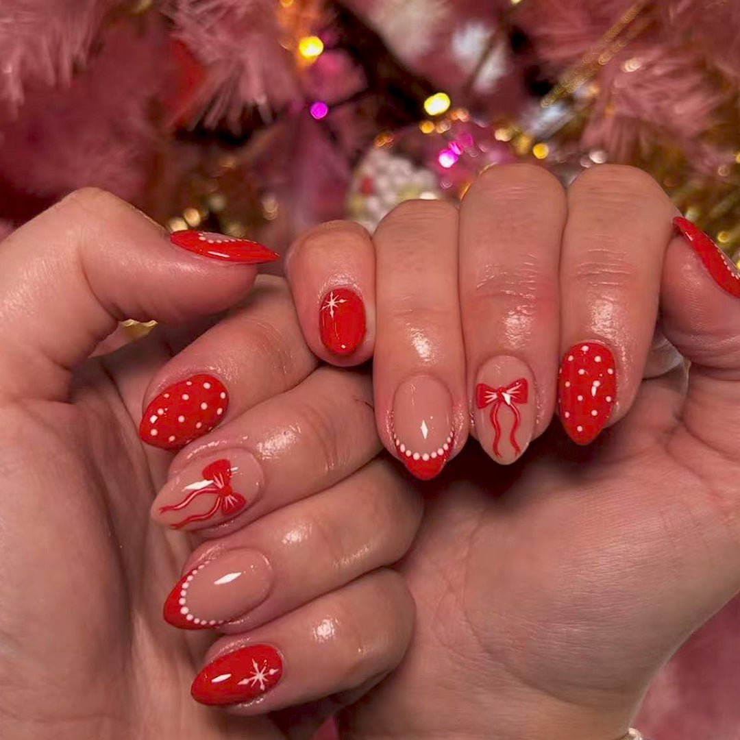 Artificial nails with festive Christmas design Bowlift